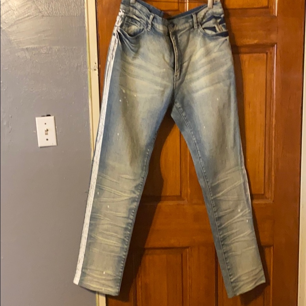 Mnml premium jeans honestly a steal .. too big